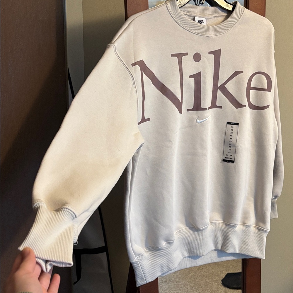 NWT Nike Women’s Crewneck Size XS - Picture 4 of 8